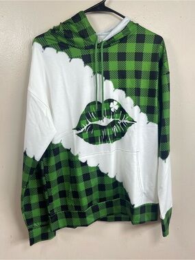 Green Plaid Graphic Hoodie with Kiss Motif